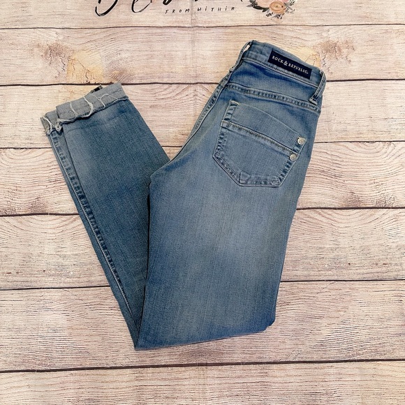 Rock & Republic button up jeans! Size 2 - Picture 3 of 4